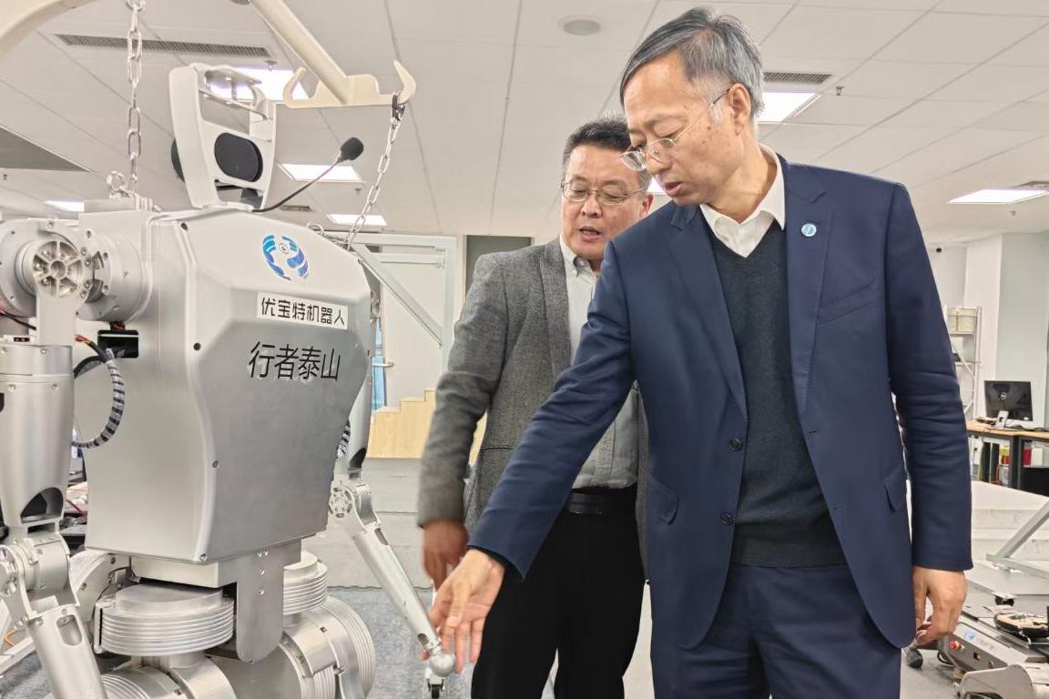 遼寧大學黨委書記、中國工程院院士潘一山，蒞臨優(yōu)寶特指導工作