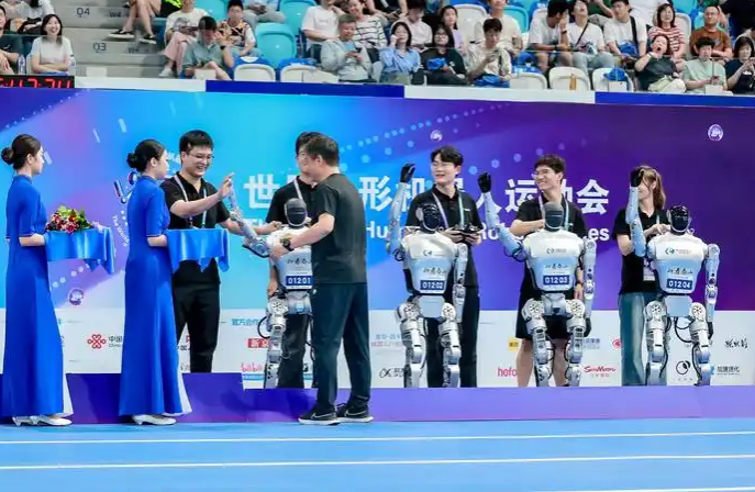 銅牌！濟(jì)南人形機(jī)器人“行者泰山”4x100接力賽獲得全國第三名